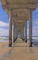 vue unique sur une jetée océanique photo