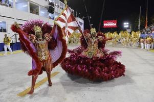 rio de janeiro, rj brésil - 09 février 2018 - défilé de l'école de samba à sambodromo. unidos do porto da pedra pendant le festival dans la rue marques de sapucai. photo