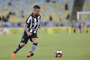 Rio, Brésil - 28 mars 2018 - leo valencia joueur en match entre flamengo et botafogo par le championnat carioca au stade maracana photo