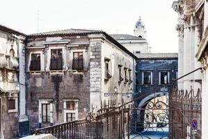 maisons de style baroque dans la ville de catane, sicile, photo