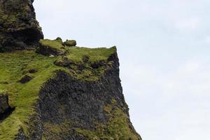 falaise du mont reynisfjall en islande photo