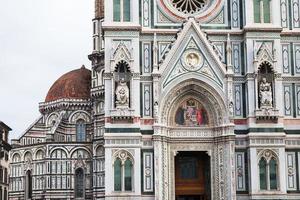 décorations des murs de la cathédrale de florence photo