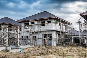 construction d'une nouvelle maison résidentielle en cours sur le chantier photo