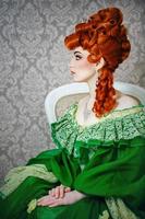 princesse en magnifique robe verte