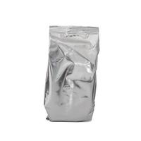 sac en aluminium vierge pour lait en poudre pour bébé, thé ou café isolé sur fond blanc avec un tracé de détourage photo