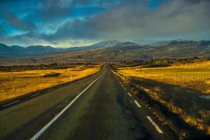 route 1 ou rocade, ou hringvegur, une route nationale qui fait le tour de l'islande et relie la plupart des régions habitées du pays photo