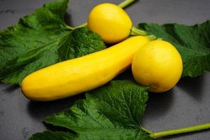 courgettes cucurbita pepo dans le vieux pays à côté de hambourg photo