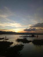 beau lac l'après-midi photo