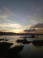 beau lac l'après-midi photo