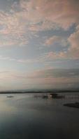 beau lac l'après-midi photo