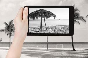 touriste prenant une photo de plage de sable à varadero