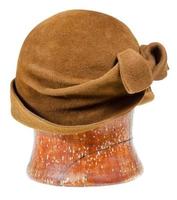 chapeau cloche en feutre décoré d'un nœud photo