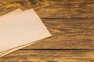 feuilles de vieux papier sur la table photo