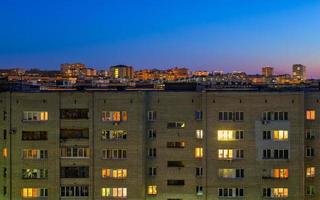 maison de vie de la ville russe de nuit photo