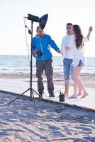 photographe prenant une photo sur la plage