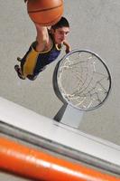 vue sur le basket de rue photo