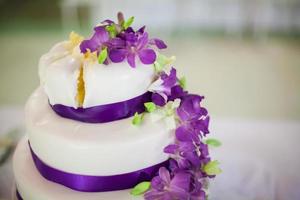 couper le gâteau de mariage