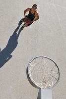 vue sur le basket de rue photo