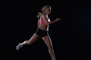 femme athlétique qui court sur la piste photo
