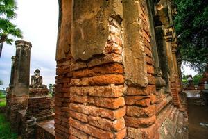 pagode yadana hsemee, un lieu composé d'un complexe de pagodes et d'une image de bouddha à l'intérieur, inwa, mandalay, myanmar photo