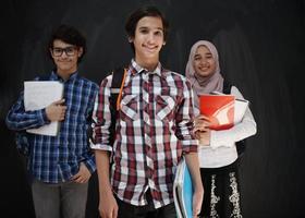 groupe d'adolescents arabes photo