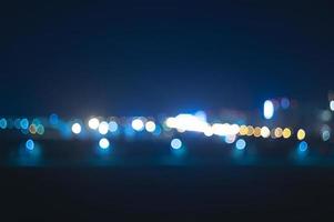 lumières blanches, bleues et jaunes photo