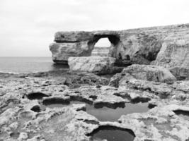 formations rocheuses sur l'île de gozo photo