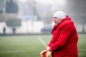 portrait de jeune joueur de football américain photo