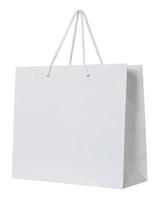 sac en papier blanc isolé sur blanc avec un tracé de détourage photo