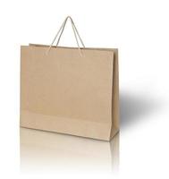 sac en papier brun sur fond blanc photo