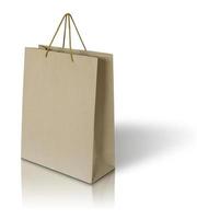 sac en papier brun sur fond blanc photo