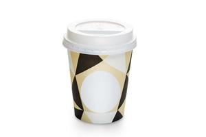 Tasse à café jetable avec couvercle isolé sur fond blanc photo