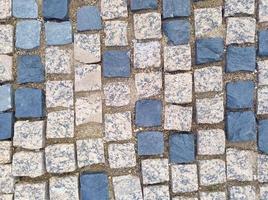 ancienne chaussée de route avec des pierres de granit. pavés. photo