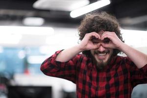 portrait d'un développeur de logiciels souriant photo