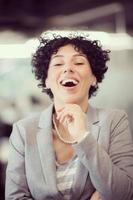 portrait d'une femme développeur de logiciels réussie photo