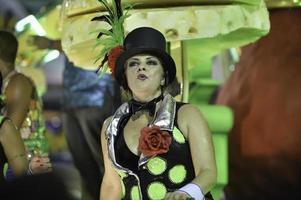 rio, brésil - 12 février 2018 - défilé de l'école de samba à sambodromo. grand rio photo