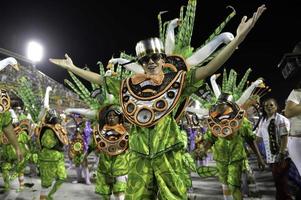 rio, brésil - 12 février 2018 - défilé de l'école de samba à sambodromo. grand rio photo