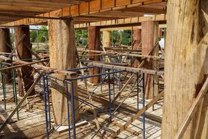 structure d'échafaudage pour la construction d'une maison en bois photo