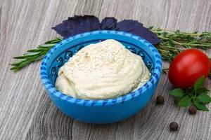 houmous en plat photo