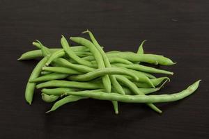 haricots verts sur bois photo