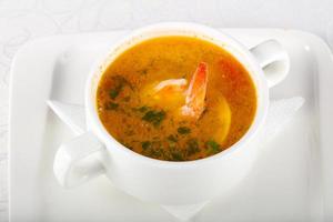 plat de soupe aux crevettes photo