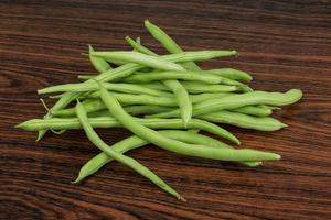 haricots verts sur bois photo