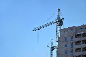 bâtiment en construction avec grue photo