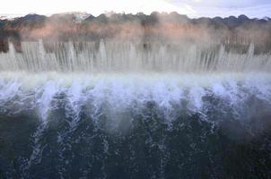 chute d'eau avec de fortes rafales photo