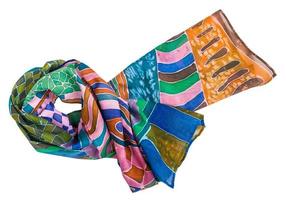 écharpe nouée peinte en technique batik isolée photo