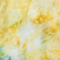 batik de soie abstrait de couleur jaune photo