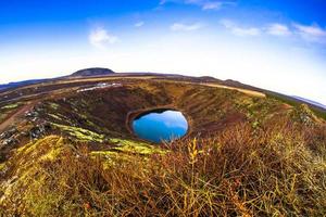 kerith ou kerid, un lac de cratère volcanique situé dans la région de grimsnes dans le sud de l'islande, le long du cercle d'or photo