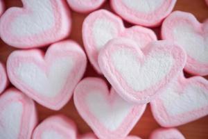 Guimauve en forme de coeur rose pour le fond de la Saint-Valentin photo