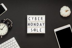 texte de vente cyber lundi sur lightbox blanc photo