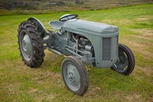 tracteur rétro sur le terrain islandais photo